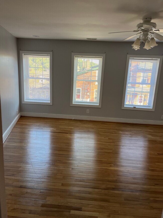 Building Photo - 220 N Bench St