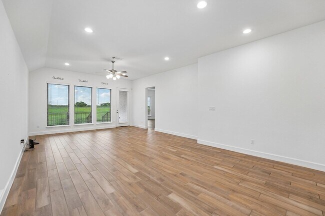 Building Photo - 133 Plumbago Loop