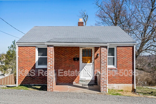 Primary Photo - 209 Hurston Way
