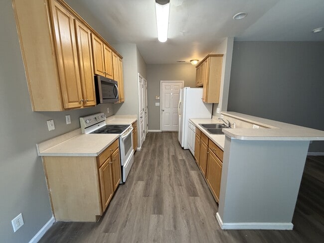 Building Photo - 6350 Morningview Ct