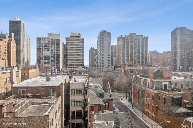 Building Photo - 70 W Burton Pl