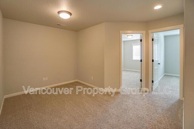 Building Photo - 5809 NE 71st Ave