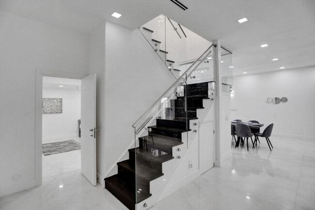 Building Photo - 3824 SW 49th Pl