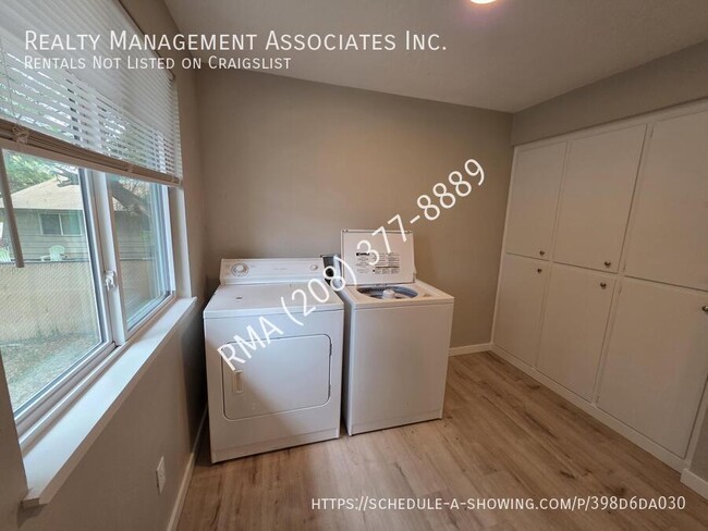 Building Photo - 3033 W Malad St