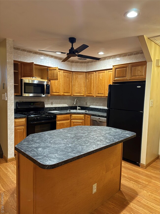 Building Photo - 83-13 149th Ave