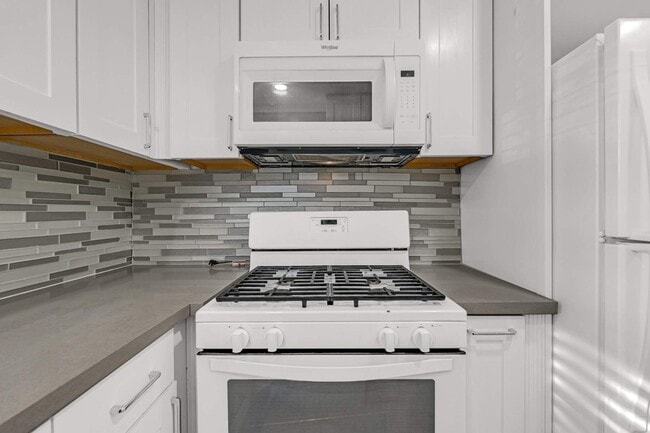 Building Photo - 340 N Monterey St