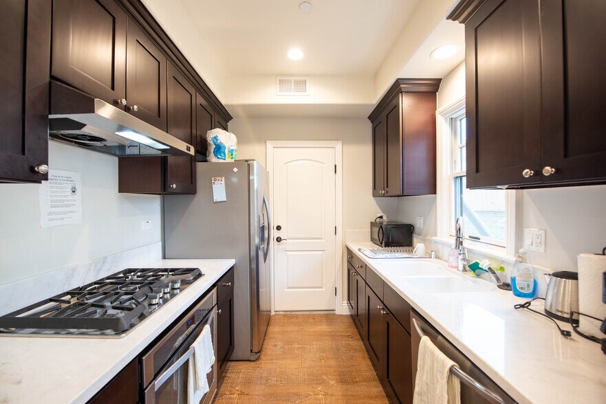 Building Photo - 97 N Parkwood Ave