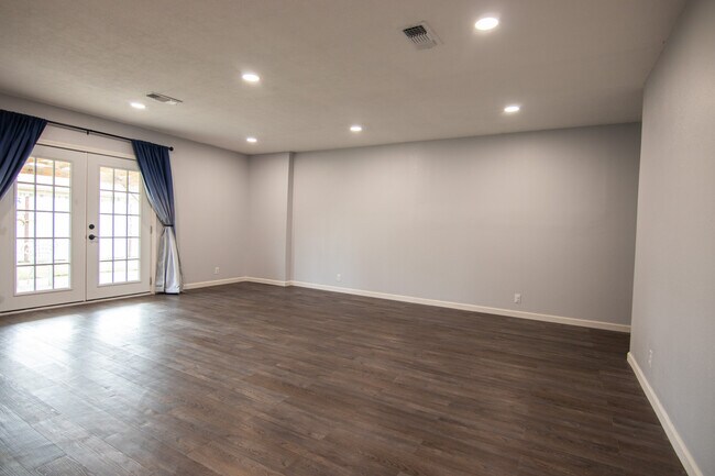 Building Photo - 7575 Chelsea Pl