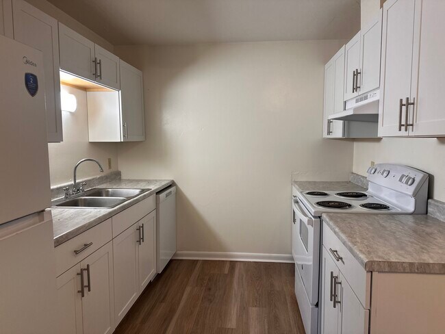 Building Photo - 3700 SW 29th Terrace