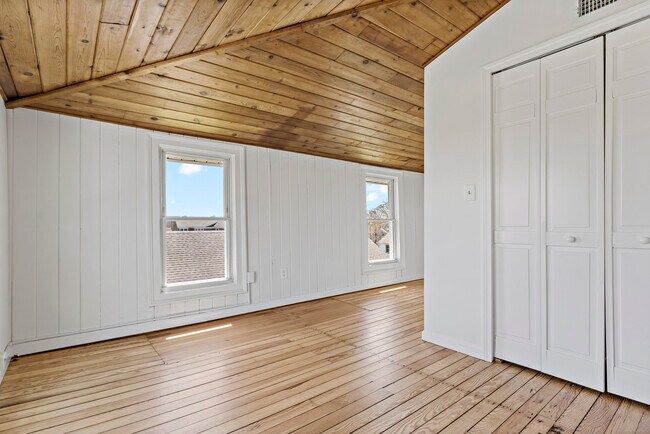 Building Photo - 14 2nd Ave