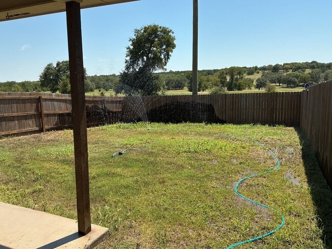 Building Photo - Charming 3 bedroom 2 bath duplex in desira...