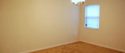 Building Photo - 1007 Redbud Ave
