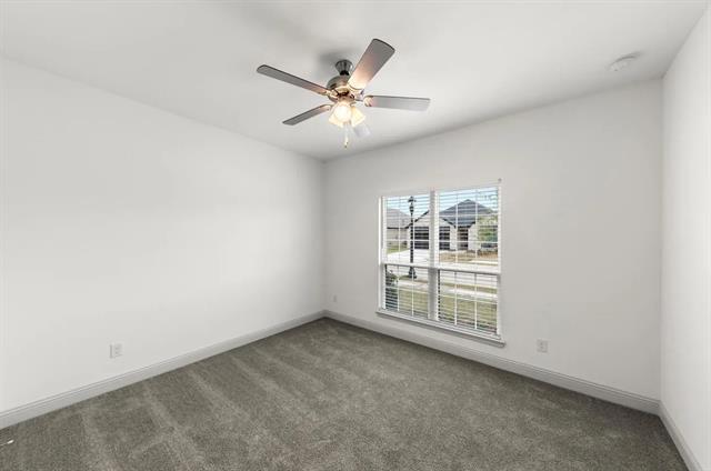 Building Photo - 560 Oak Crk Dr