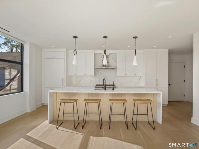 Building Photo - 116 Sherman St