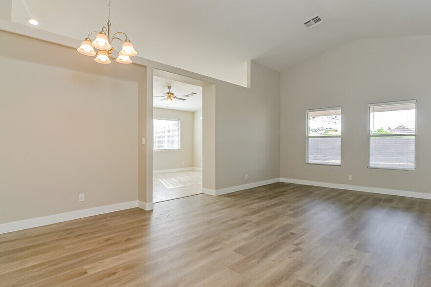 Building Photo - 1758 St Thomas Dr