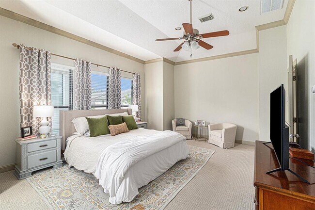 Building Photo - 1320 W 25th St