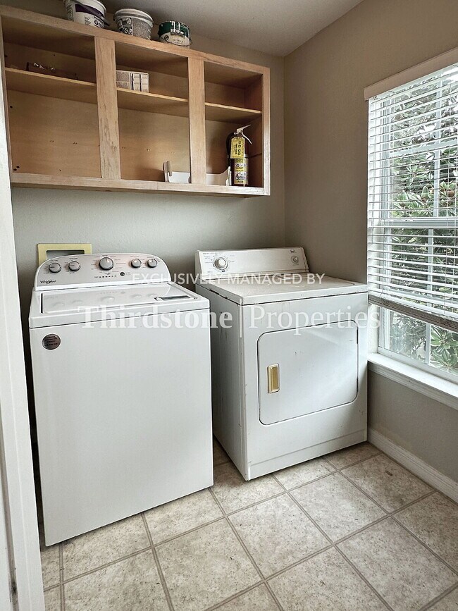 Building Photo - 7800 Point Meadows Dr