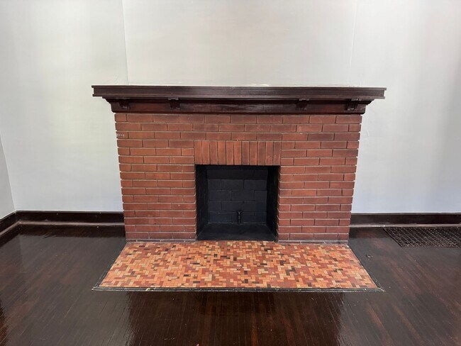 Building Photo - 712 Dequincy St