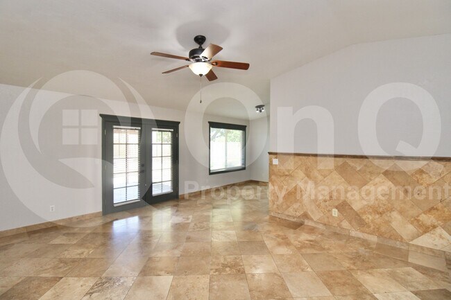 Building Photo - 946 N Ricardo Cir