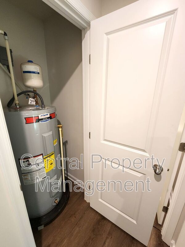 Building Photo - 165 Sarnesfield Wy
