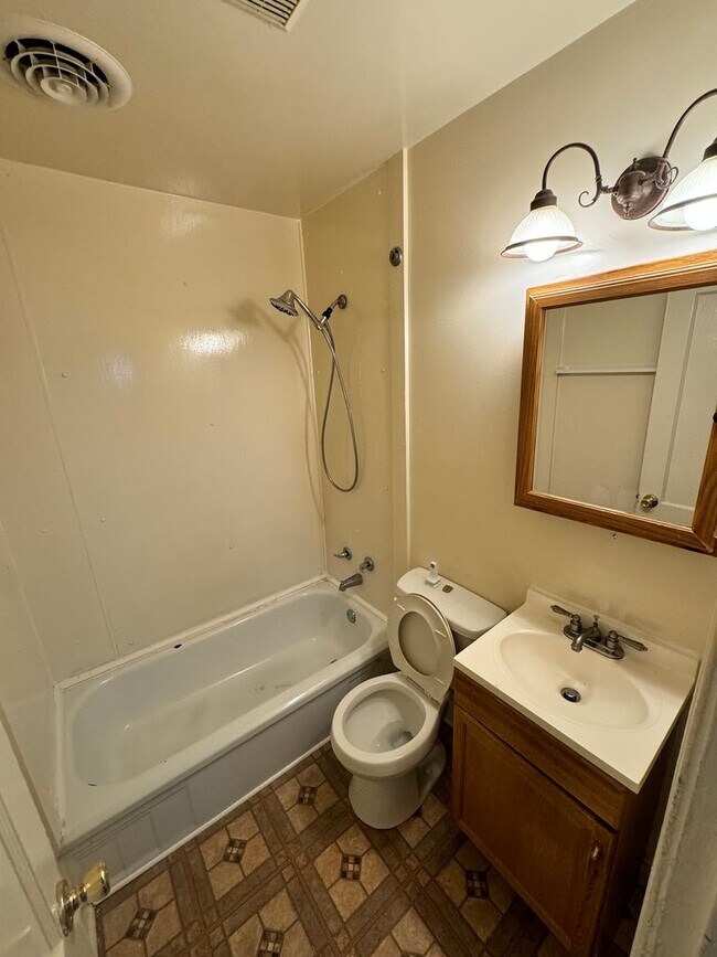 Building Photo - 3 bed 1 bath House in central Richmond