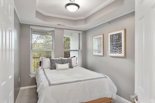 Building Photo - 645 N 1st St