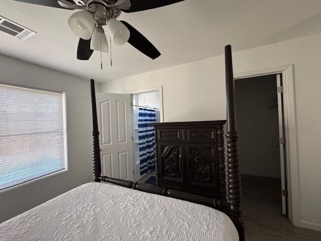 Building Photo - Pool Home with 3Bedrooms +Bonus Room Bullhead Parkway-Desert Foothills Estates- Can Be "Furnished...