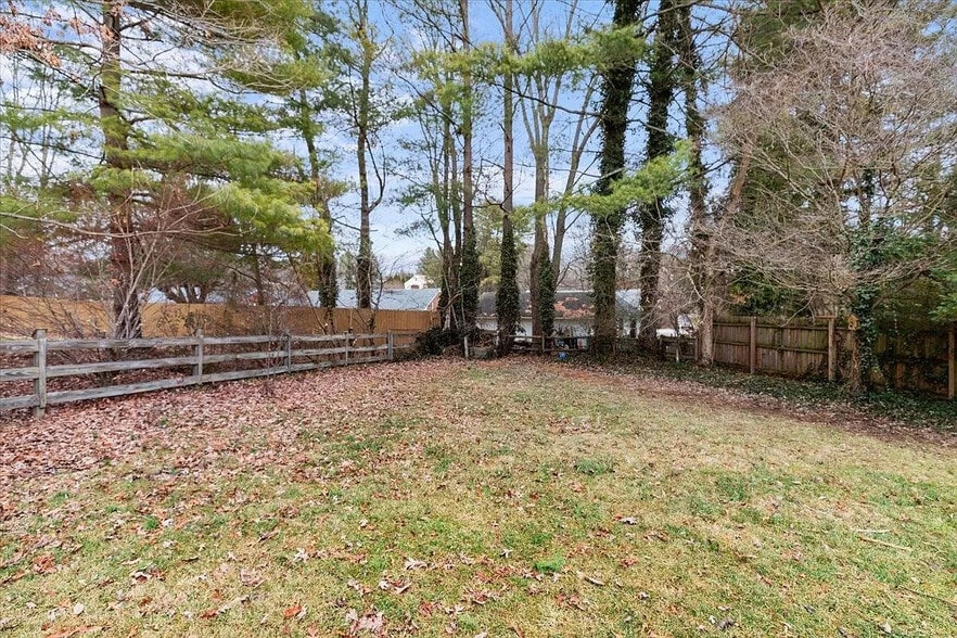 Building Photo - 704 Burruss Dr