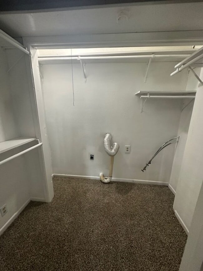 Building Photo - 1102 Blair - Unit B