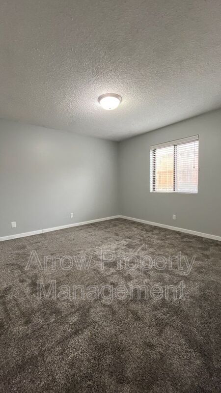 Building Photo - 3405 Holdrege St
