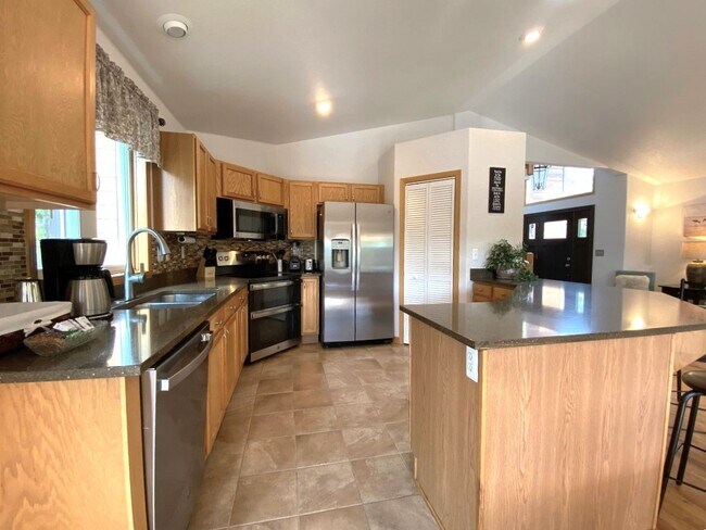 Building Photo - 28 Valley View Ln