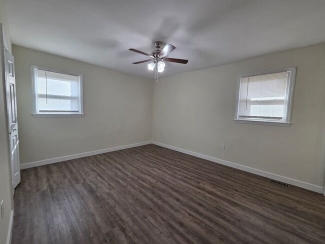 Building Photo - Beautiful Brick - Ranch Style Home!