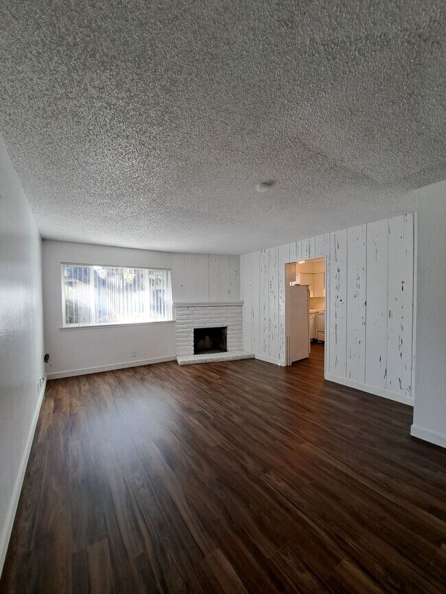 Building Photo - 132-6 Dayton