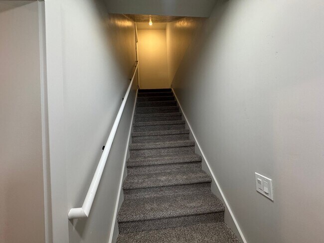 Building Photo - Recently Finished Basement! 3 bed 2 bath - in unit laundry!