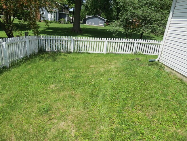 Building Photo - 6132 Kensington Glen Dr