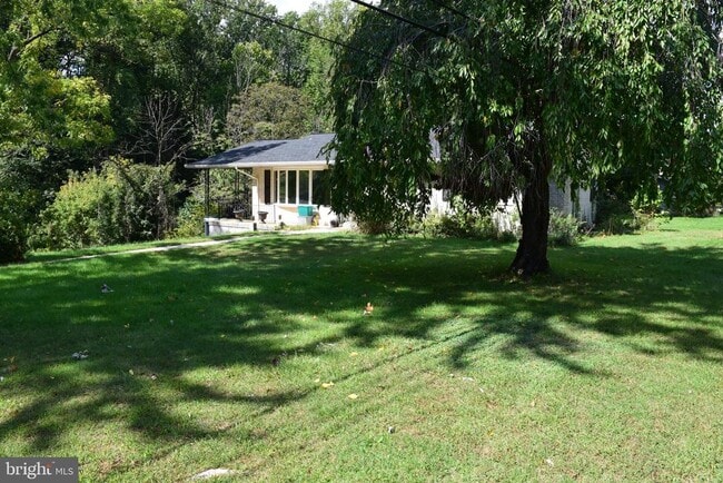 Building Photo - 999 Sunnyside Rd