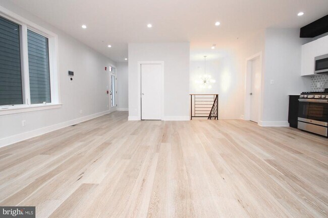 Building Photo - 810 N Uber St