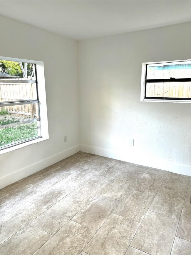 Building Photo - 1416 SW 33rd Ct