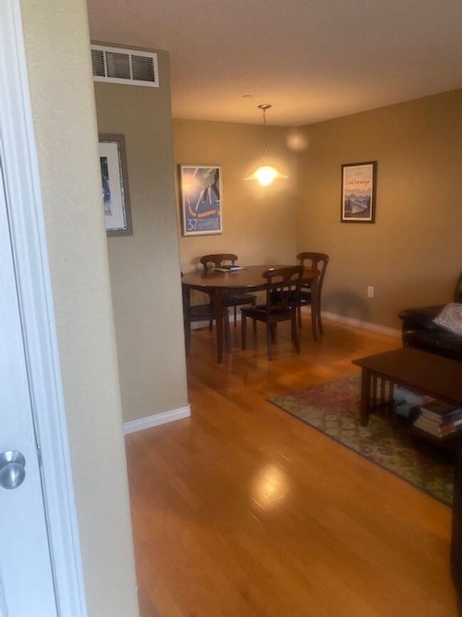 Building Photo - Beautiful 1B/1B Boulder Home