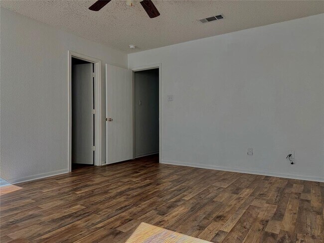 Building Photo - 4302 Janelle Dr