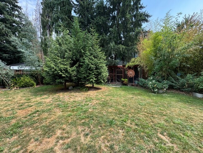 Building Photo - Spacious 4-Bedroom Home with Multiple Livi...