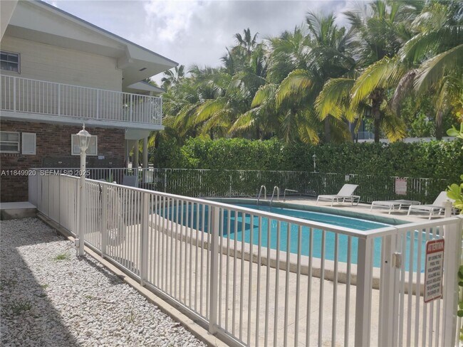 Building Photo - 100 Sunrise Dr