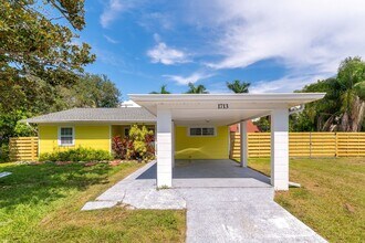 Building Photo - Spacious, Pet Friendly, 2 Bed Home with La...
