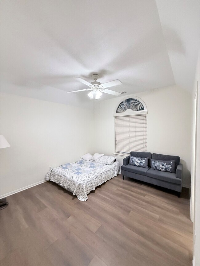 Building Photo - 18406 S Roaring River Ct