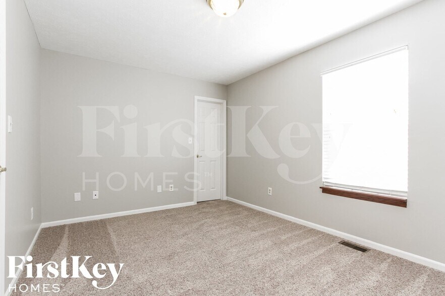 Building Photo - 4915 Aquaduct Dr