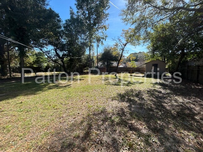 Building Photo - West Columbia Home