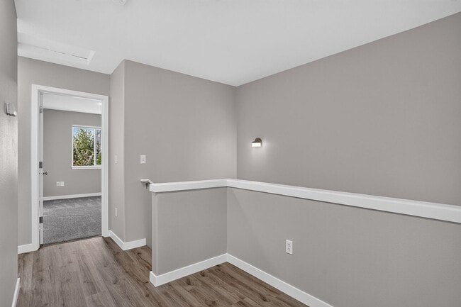 Building Photo - 18055 SE Bluff Rd