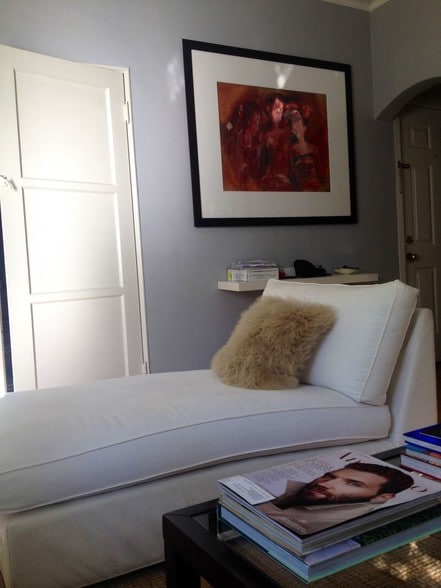 Living room - 208 N La Peer Dr