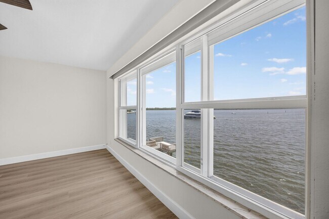 Building Photo - 52 Yacht Club Dr