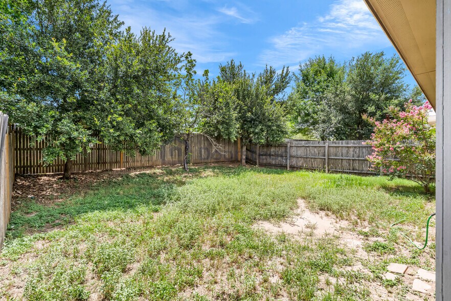 Building Photo - 9405 Sweetgum Dr